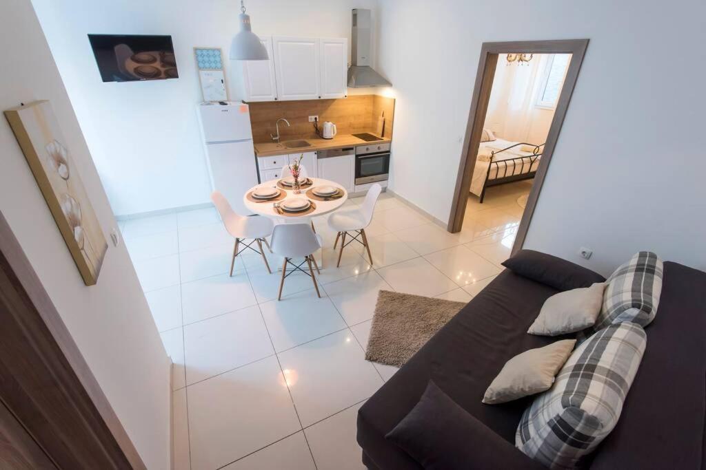 شقة Apartman M&S 1 Kali, Otok Ugljan المظهر الخارجي الصورة